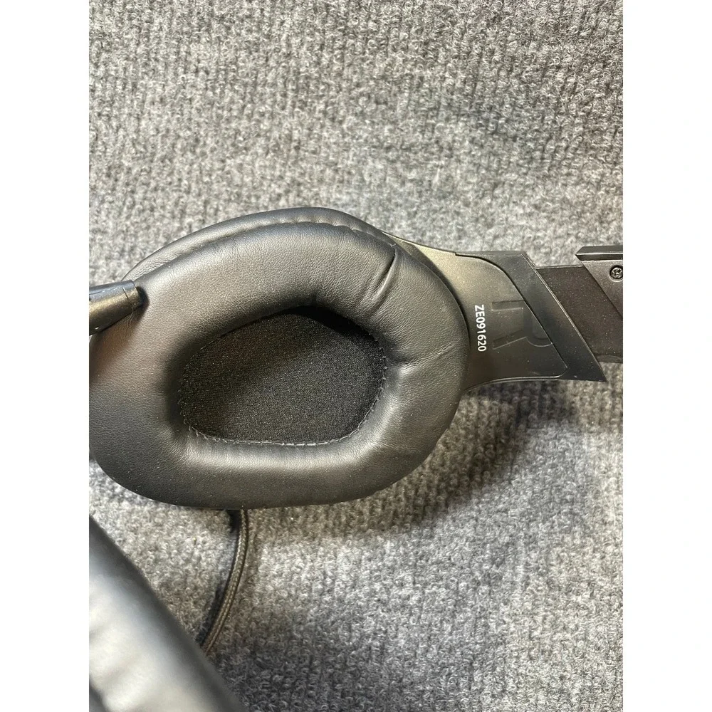 Wired Gaming Headset with Microphone LED Light USB 3.5mm Jack Black ZE091620
